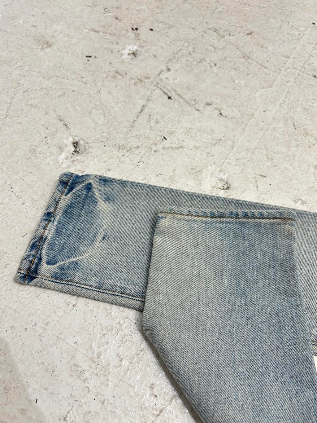 Saint Laurent D02 Jeans.