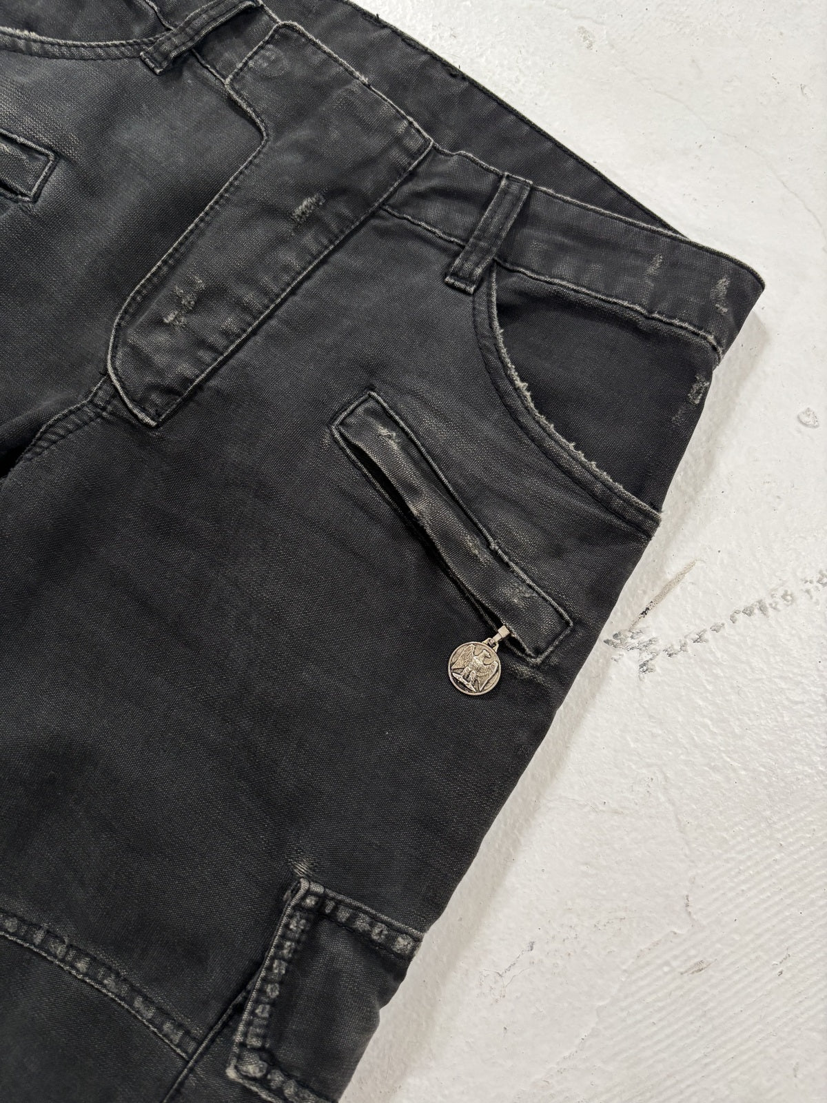 Balmain Black Egale Coin Cargo Jeans {{ color }} {{ brand }} {{ archive }} {{ season }} {{ year }} {{ hedi slimane }}
