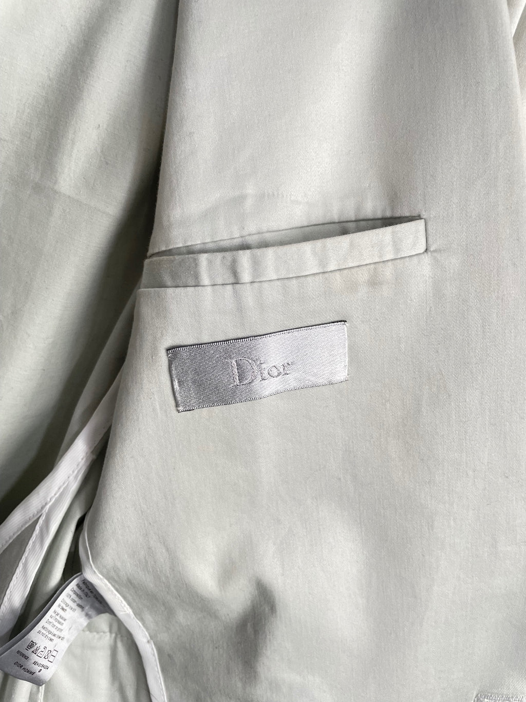 Dior Homme SS06 Icey White Blazer {{ color }} {{ brand }} {{ archive }} {{ season }} {{ year }} {{ hedi slimane }}