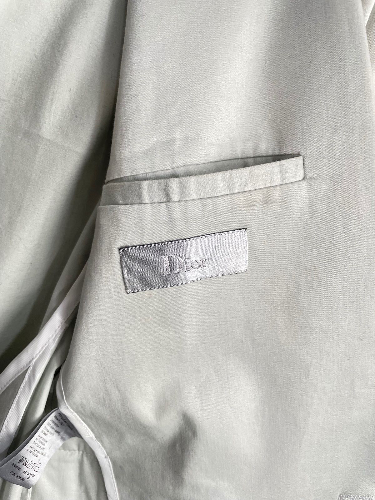 Dior Homme SS06 Icey White Blazer {{ color }} {{ brand }} {{ archive }} {{ season }} {{ year }} {{ hedi slimane }}
