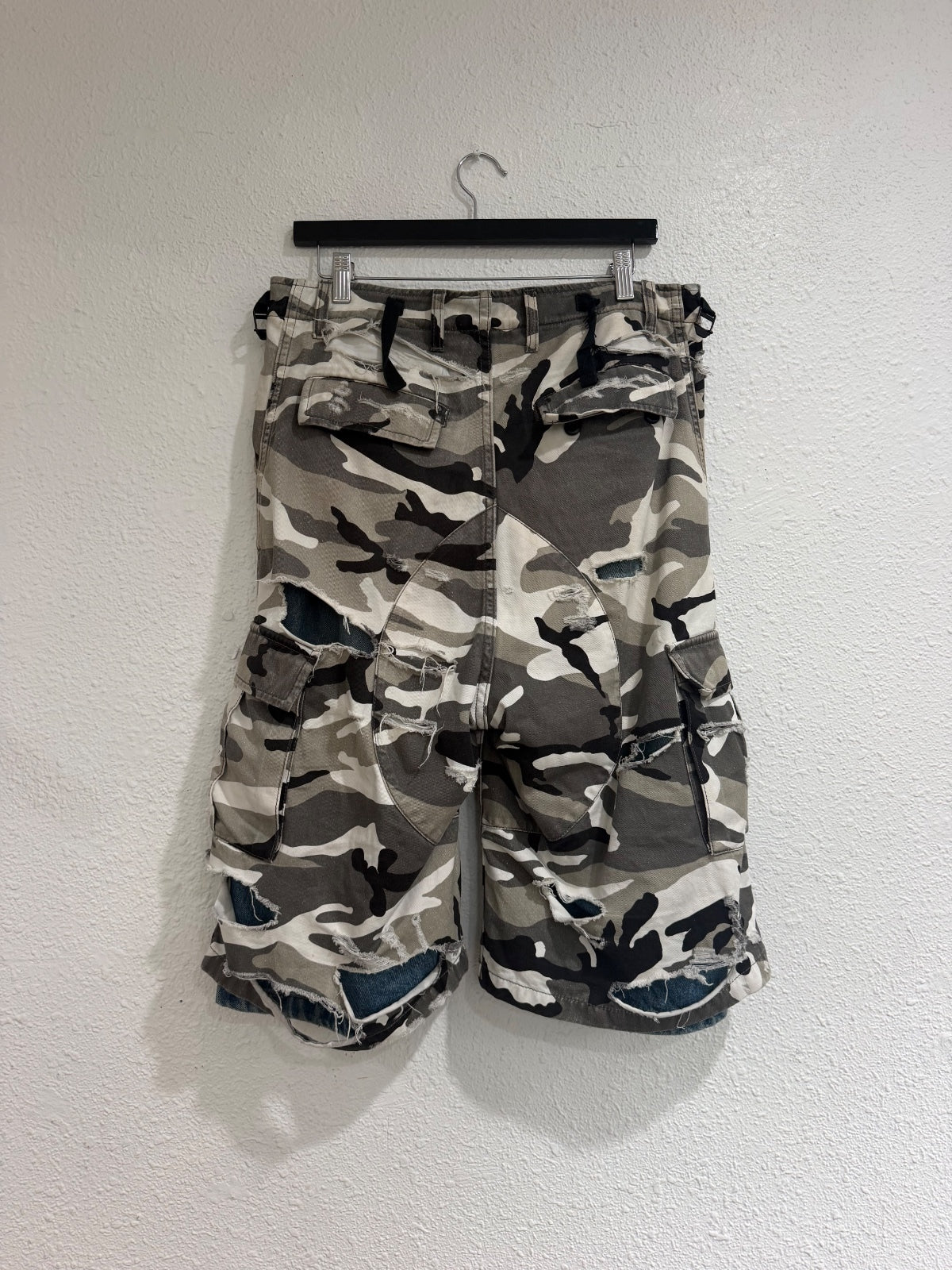 Balenciaga Trompe L’Oeil Jean Shorts {{ color }} {{ brand }} {{ archive }} {{ season }} {{ year }} {{ hedi slimane }}