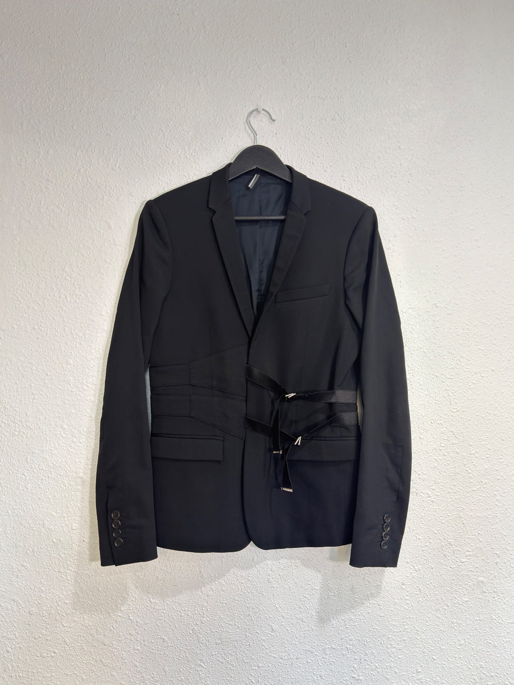 Dior Homme aw09 Bondage Suit {{ color }} {{ brand }} {{ archive }} {{ season }} {{ year }} {{ hedi slimane }}