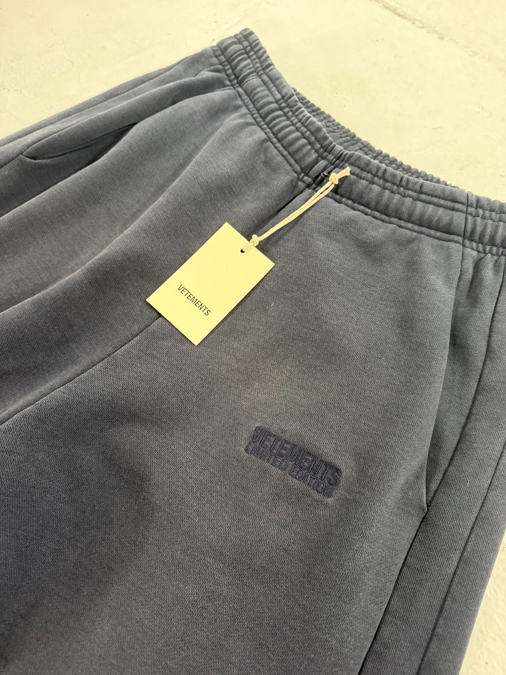 Vetements Navy Sweats {{ color }} {{ brand }} {{ archive }} {{ season }} {{ year }} {{ hedi slimane }}
