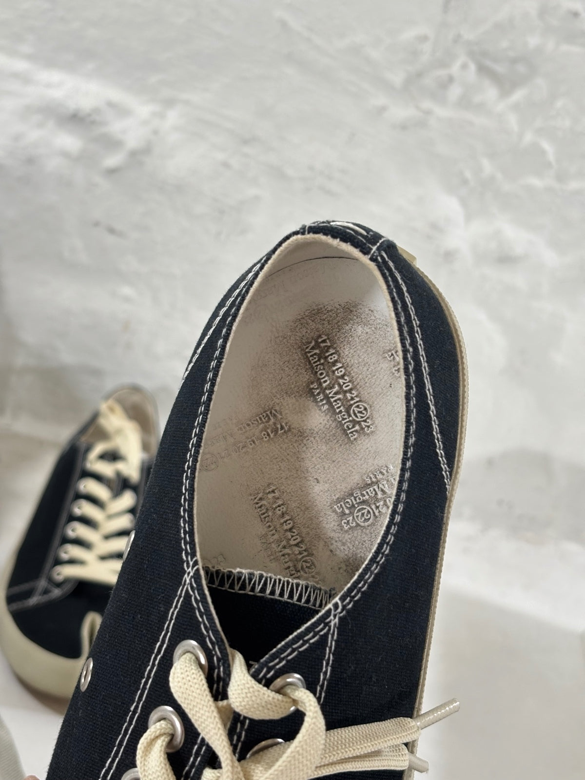 Maison Margelia Tabi Sneakers {{ color }} {{ brand }} {{ archive }} {{ season }} {{ year }} {{ hedi slimane }}