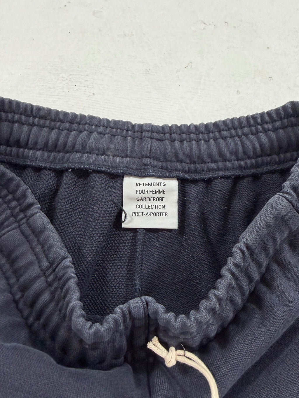 Vetements Navy Sweats {{ color }} {{ brand }} {{ archive }} {{ season }} {{ year }} {{ hedi slimane }}