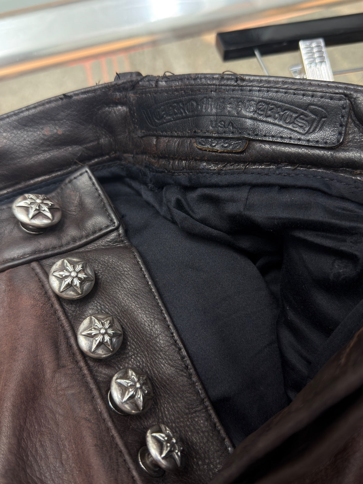 Chrome hearts 1/1 leather fluer knees {{ color }} {{ brand }} {{ archive }} {{ season }} {{ year }} {{ hedi slimane }}