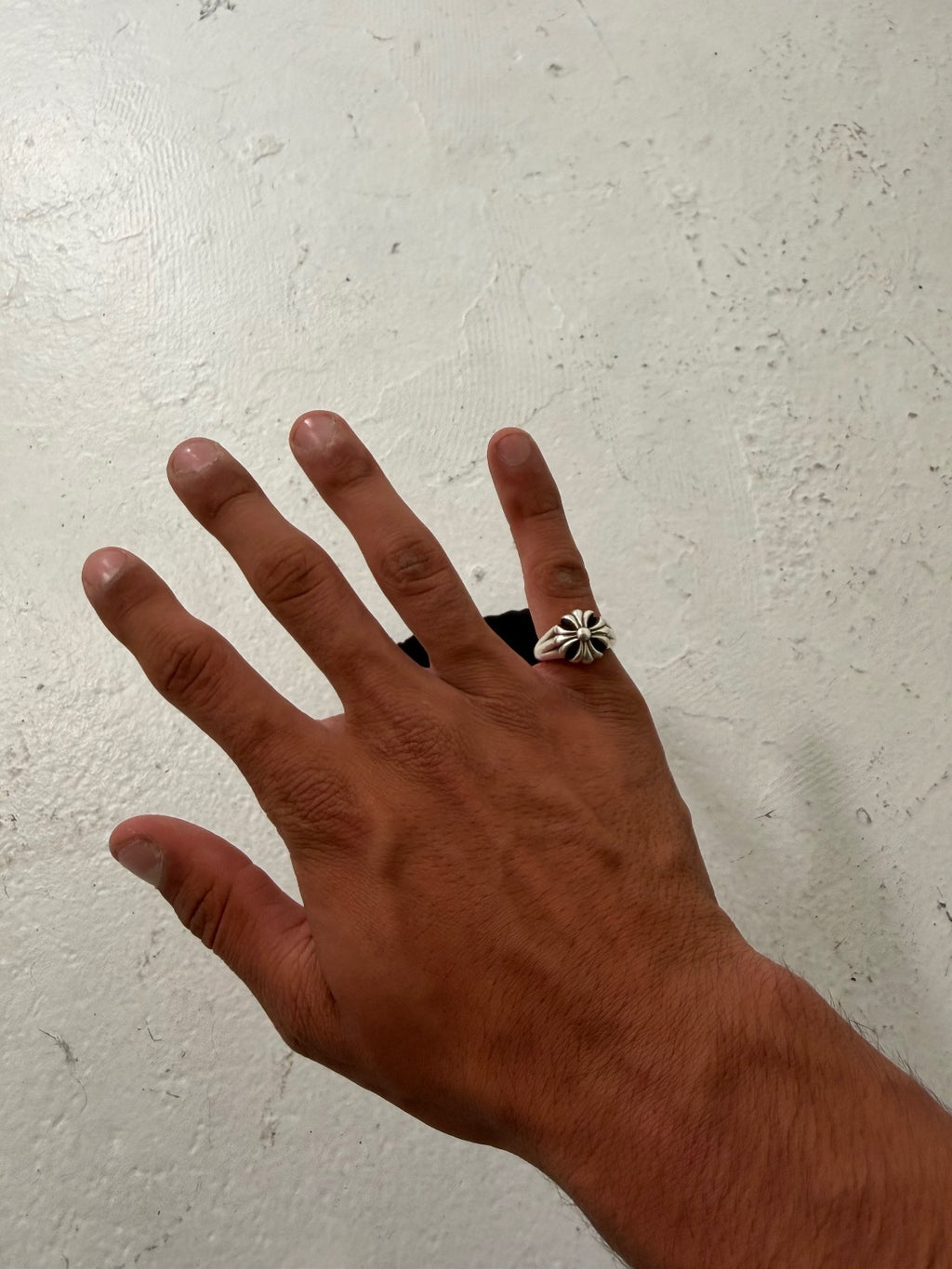 Chrome Hearts Plus Cross Ring {{ color }} {{ brand }} {{ archive }} {{ season }} {{ year }} {{ hedi slimane }}