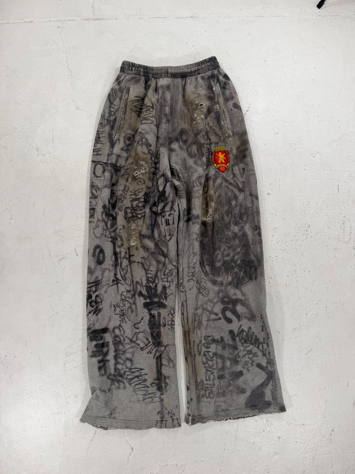 Balenciaga Graffiti Sweats {{ color }} {{ brand }} {{ archive }} {{ season }} {{ year }} {{ hedi slimane }}
