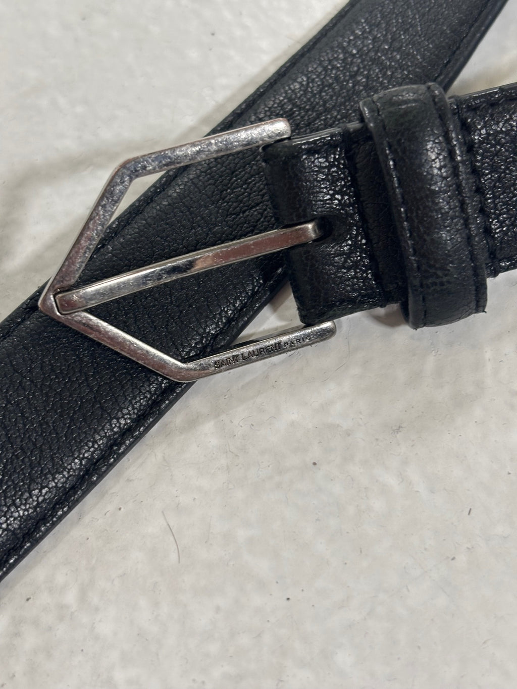 Saint Laurent Paris 1-Inch D-Point Belt {{ color }} {{ brand }} {{ archive }} {{ season }} {{ year }} {{ hedi slimane }}