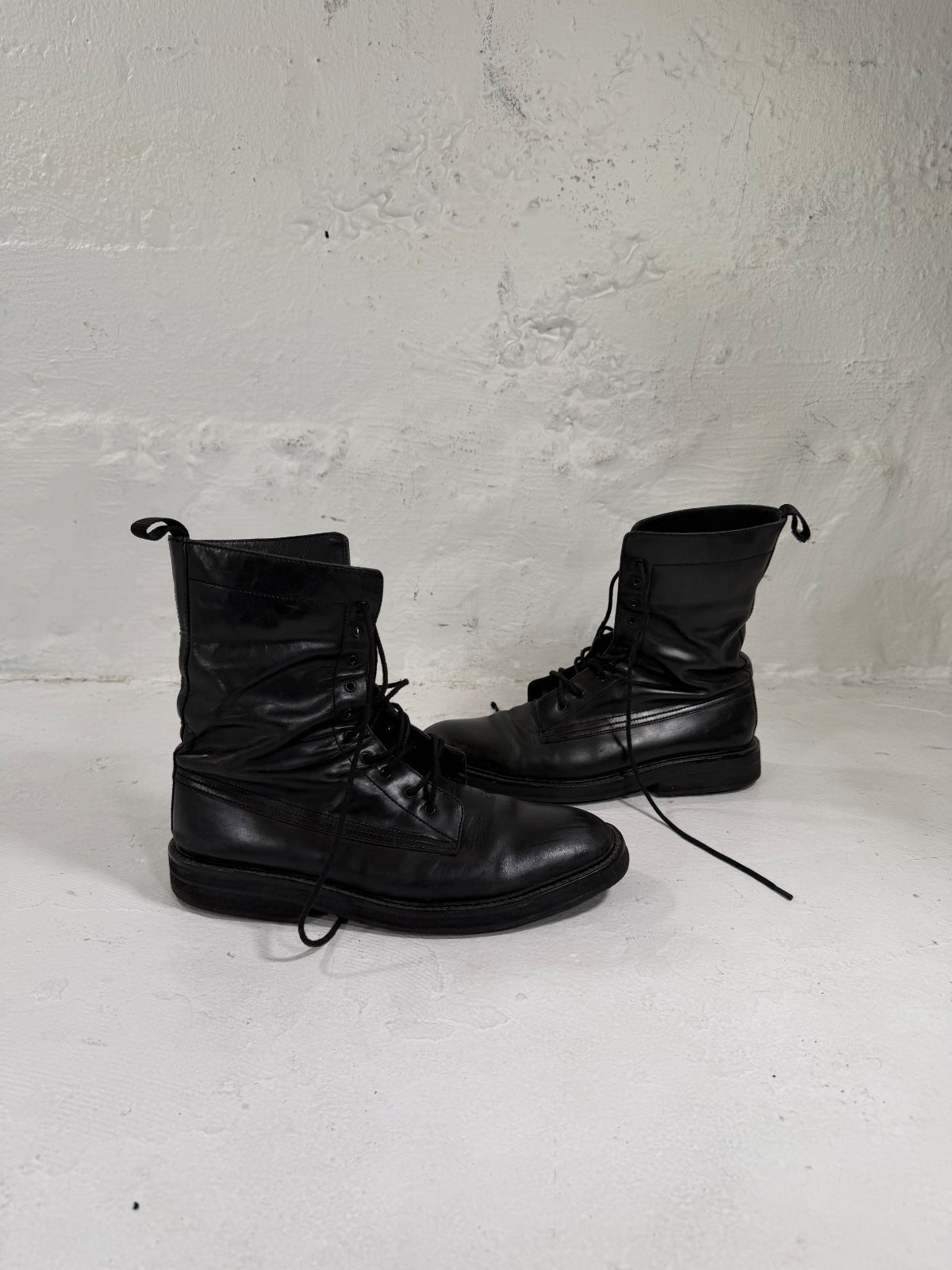 Dior Homme AW07 Navigator Boots By Hedi {{ color }} {{ brand }} {{ archive }} {{ season }} {{ year }} {{ hedi slimane }}