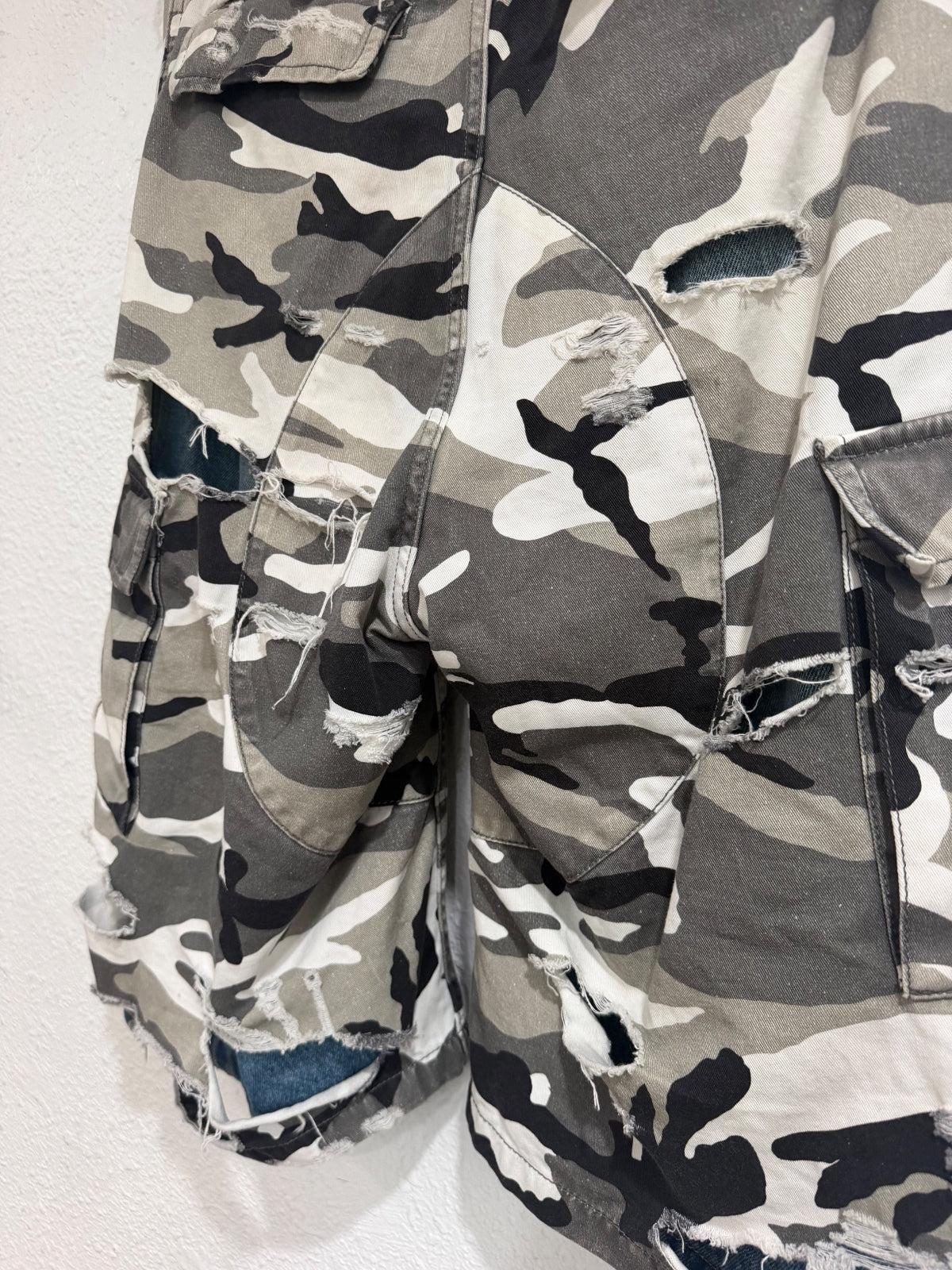 Balenciaga Trompe L’Oeil Jean Shorts {{ color }} {{ brand }} {{ archive }} {{ season }} {{ year }} {{ hedi slimane }}