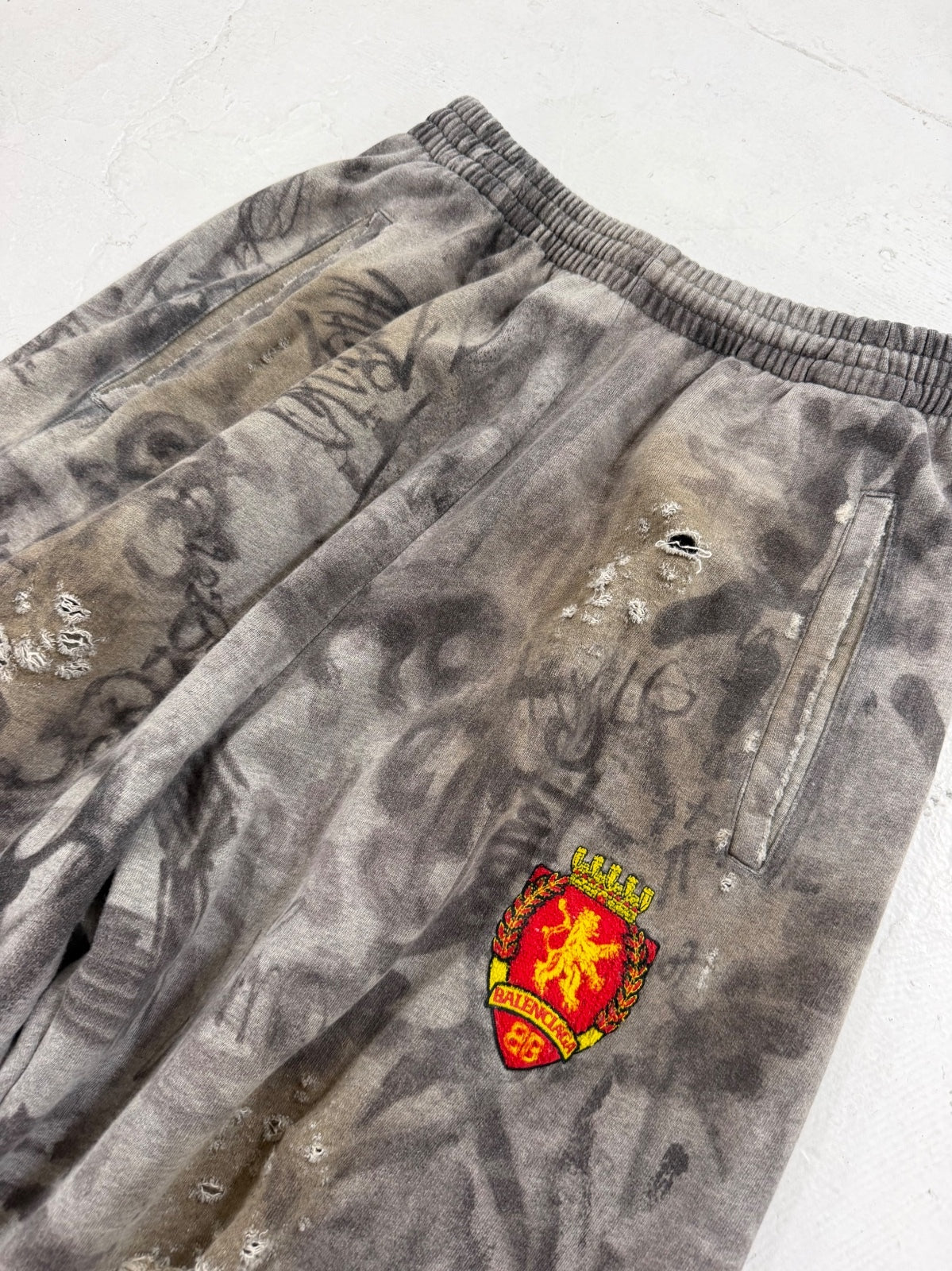 Balenciaga Graffiti Sweats {{ color }} {{ brand }} {{ archive }} {{ season }} {{ year }} {{ hedi slimane }}