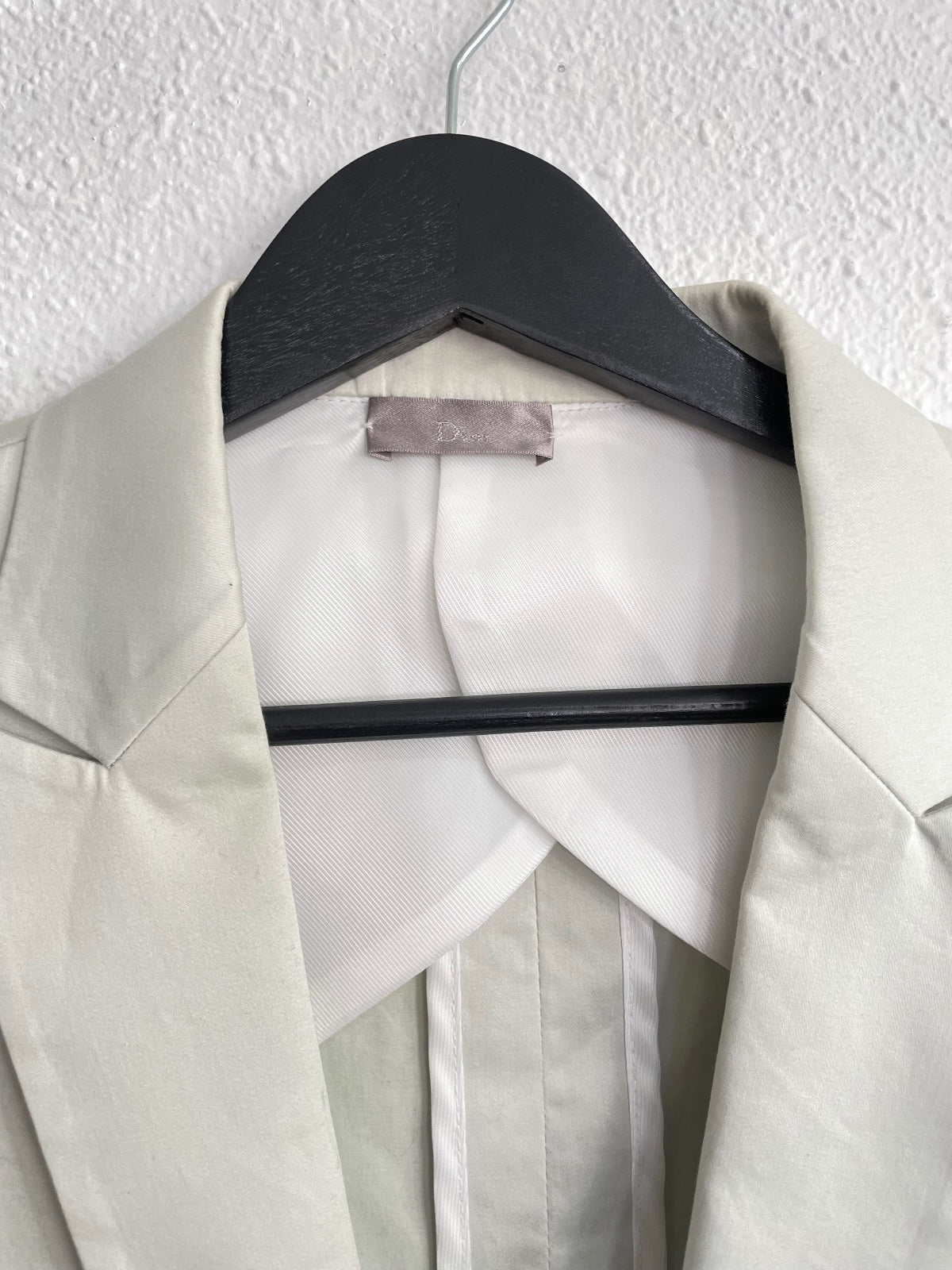 Dior Homme SS06 Icey White Blazer {{ color }} {{ brand }} {{ archive }} {{ season }} {{ year }} {{ hedi slimane }}